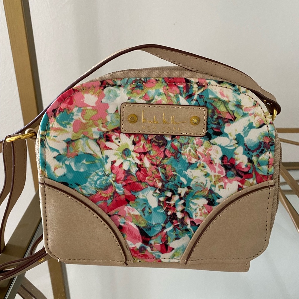 Nicole Miller floral purse / hand bag. Beige neutral color w/ spring flowers.